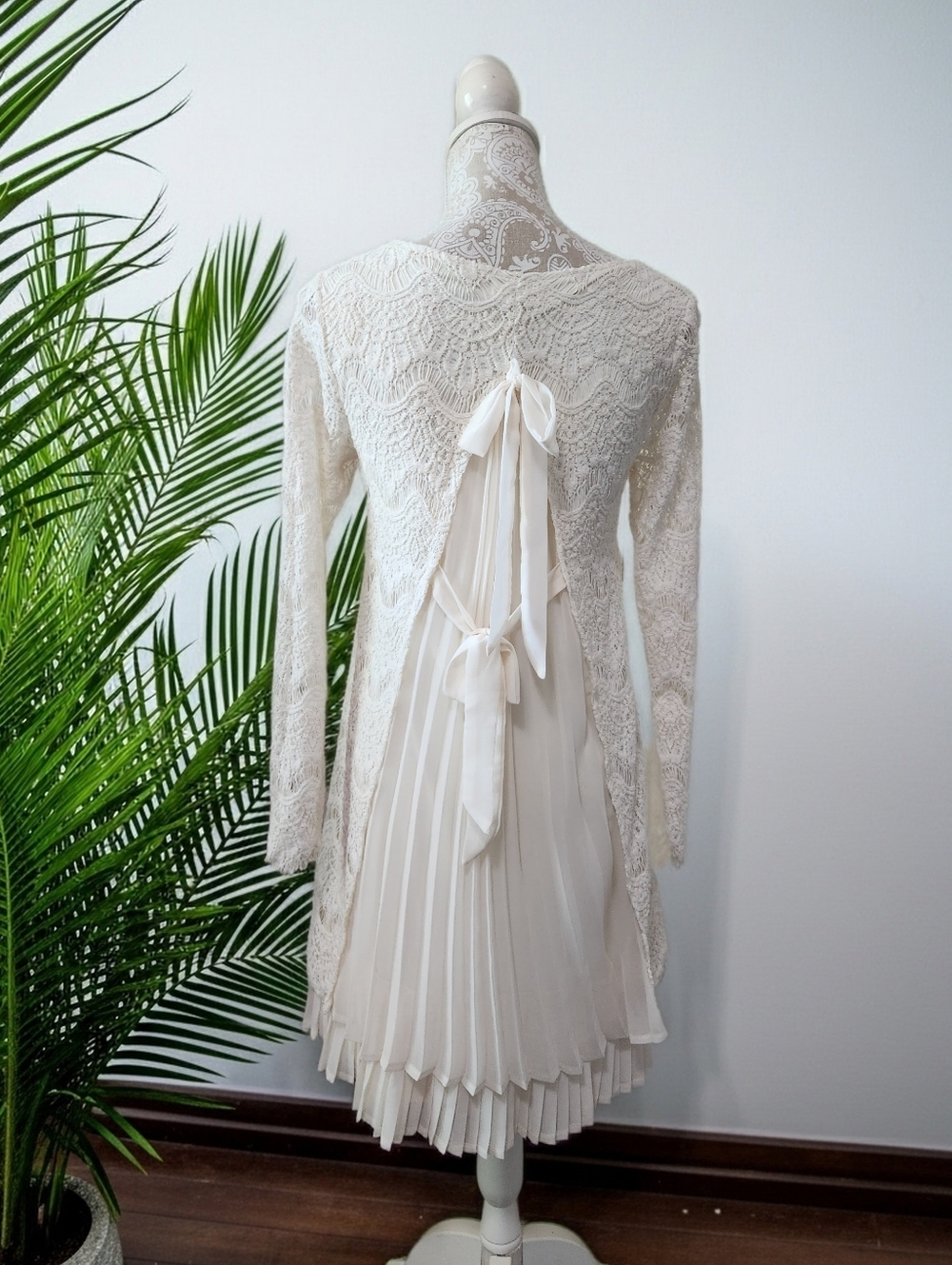 Areve Anthro Cream Lace Coquette Feminine Dress Size M